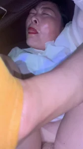 强上熟女阿姨露脸内射冒白浆